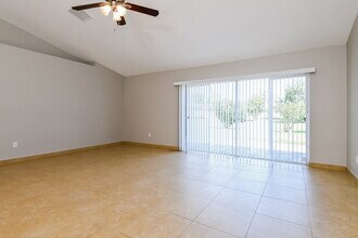 653 Cotulla Dr in Kissimmee, FL - Building Photo - Building Photo