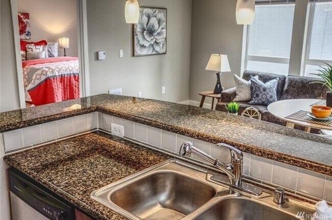 108 5th Ave S in Seattle, WA - Building Photo - Building Photo