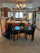 5802 Highland Ter, Unit 2 in Middleton, WI - Foto de edificio - Building Photo