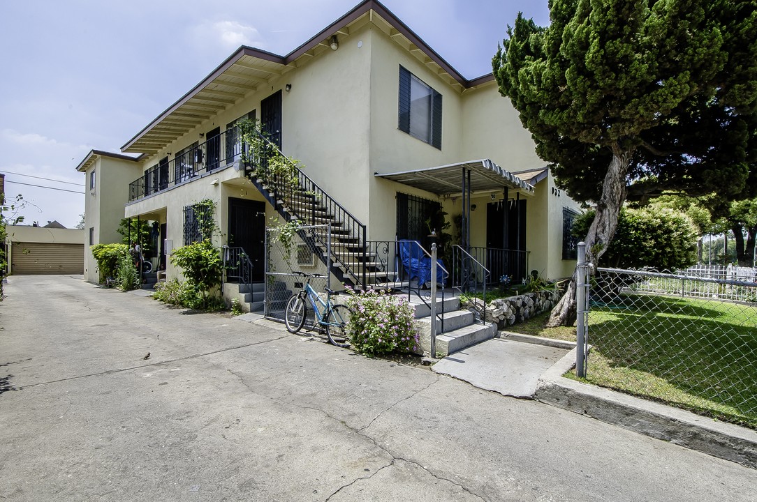 932 43rd Pl in Los Angeles, CA - Building Photo