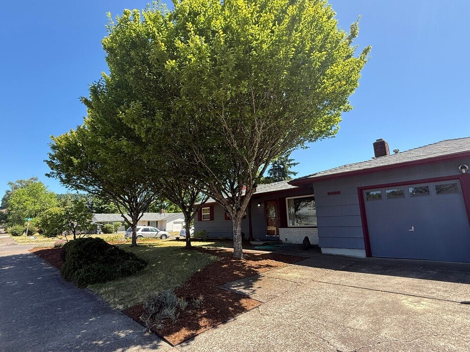 2025 NW Kings Blvd in Corvallis, OR - Building Photo