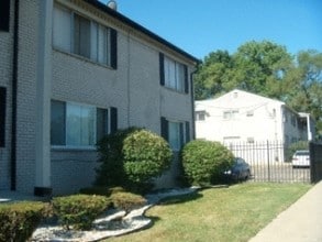 Lahser & Six Apartments in Detroit, MI - Building Photo - Building Photo