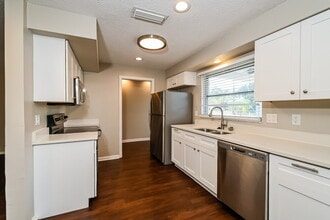 712 Canterbury Rd in Clearwater, FL - Building Photo - Building Photo