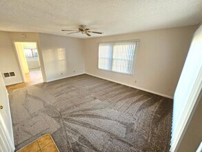 925 Laurel Ln in Oregon City, OR - Building Photo - Building Photo