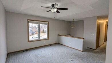 27 Ellis Cir in Council Bluffs, IA - Building Photo - Building Photo