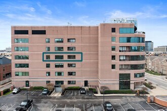 225 N New Jersey St in Indianapolis, IN - Building Photo - Building Photo