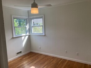 11 Estwick Pl in Stamford, CT - Building Photo - Building Photo
