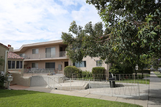 Ogden House in Los Angeles, CA - Building Photo - Building Photo