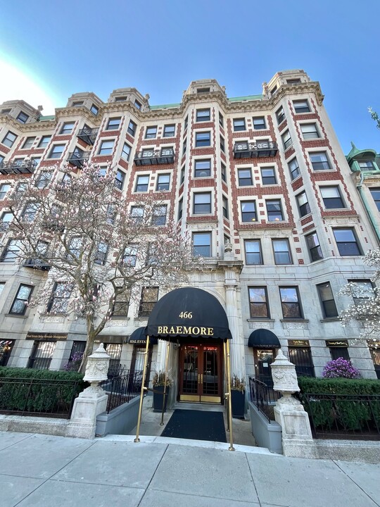 466 Commonwealth Ave in Boston, MA - Building Photo