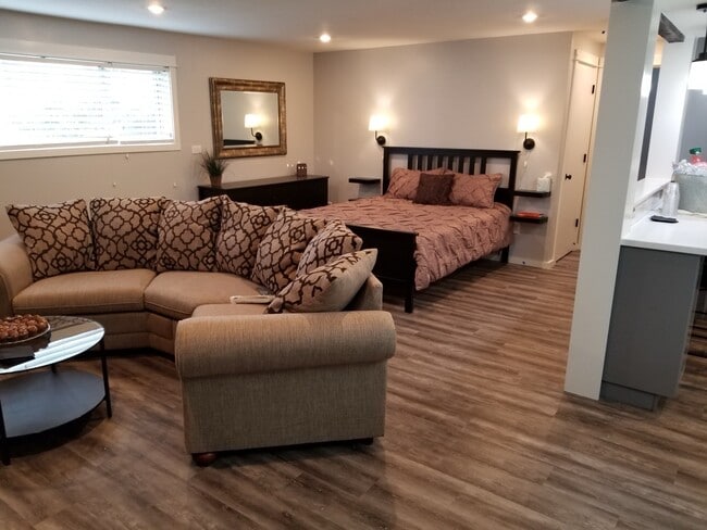 6675 Canterbury Dr, Unit Garden Apartment in Gladstone, OR - Foto de edificio - Building Photo