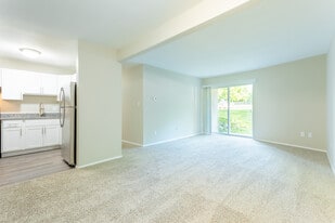 Charlton Apartments in Ann Arbor, MI - Building Photo