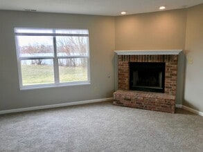 5390 Lakeside Manor Dr in Indianapolis, IN - Building Photo - Building Photo