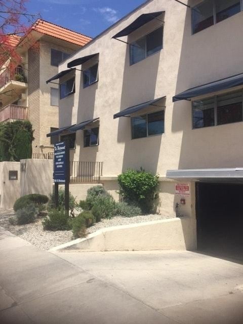 808-812 Westmount Dr in West Hollywood, CA - Building Photo - Building Photo