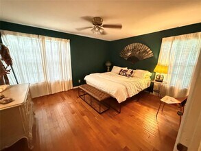 1205 Fieldcrest Dr in Austin, TX - Building Photo - Building Photo