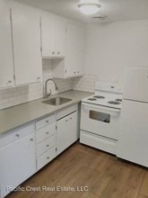 Eastwind Apartments in Seattle, WA - Building Photo - Building Photo