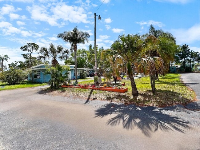 10464 106th Ave N in Largo, FL - Building Photo - Building Photo