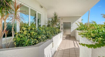 350 Gulf of Mexico Dr in Longboat Key, FL - Building Photo - Building Photo