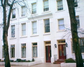 College Manor Apartments in Philadelphia, PA - Building Photo - Building Photo