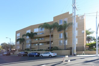 9326 Exposition Blvd. Apartments in Los Angeles, CA - Foto de edificio - Building Photo