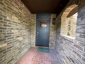 2100 Twin Elms Dr in Arlington, TX - Building Photo - Building Photo