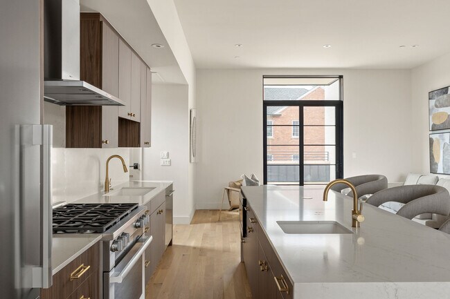 property at 1325 N Dewey Ave