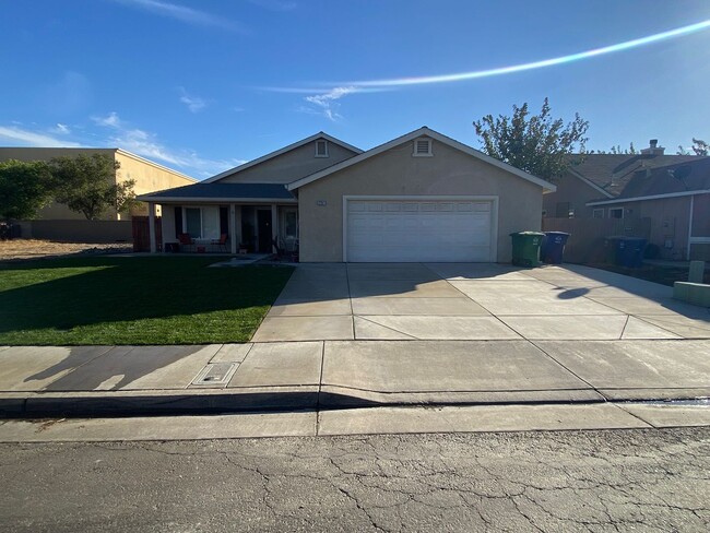 2207 Canal Farm Ln in Los Banos, CA - Building Photo - Building Photo