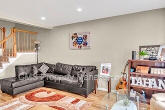 22 Hickory Ct in Middlesex, NJ - Building Photo - Building Photo