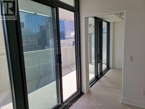 25 Richmond St E in Toronto, ON - Building Photo - Building Photo