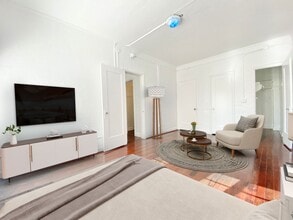 Val D'Amour in Los Angeles, CA - Building Photo - Building Photo