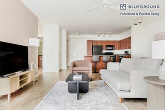 362 Bellevue Way NE, Unit SI FL5-ID974 in Bellevue, WA - Building Photo - Building Photo