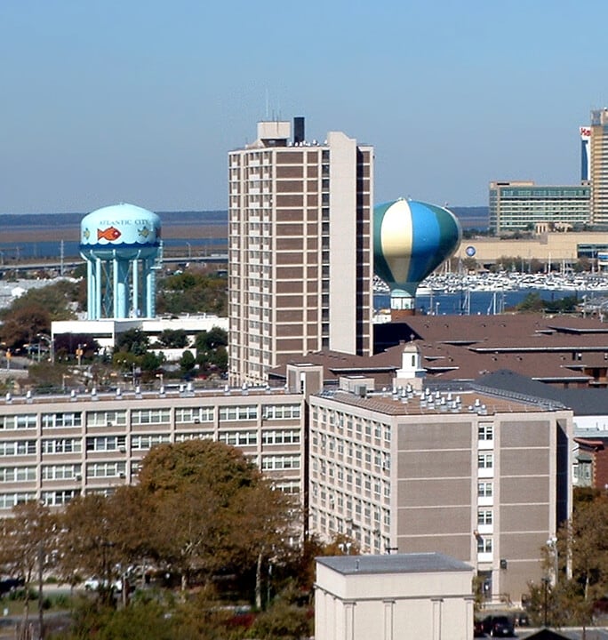 Shore Park High Rise in Atlantic City, NJ - Building Photo