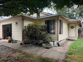 1126 NE Conser Pl in Corvallis, OR - Building Photo