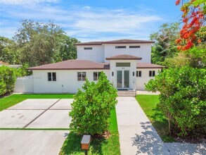 924 NE 109th St in Biscayne Park, FL - Building Photo - Building Photo