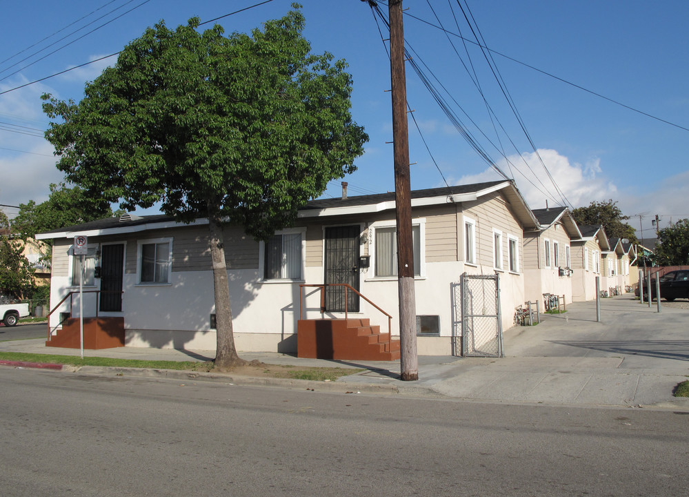 1020 S Centre St in San Pedro, CA - Building Photo