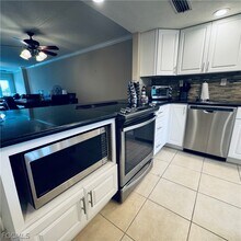 2264 Winkler Ave in Ft. Myers, FL - Foto de edificio - Building Photo