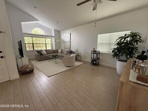 111 Solano Woods Dr in Palm Valley, FL - Foto de edificio - Building Photo