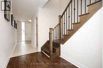 102 Carrville Woods Cir in Vaughan, ON - Building Photo - Building Photo