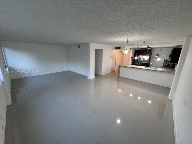 9143 SW 77th Ave in Miami, FL - Building Photo - Building Photo