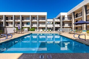 7494 E Earll Dr in Scottsdale, AZ - Building Photo