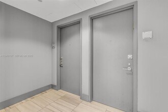 1100 Biscayne Blvd, Unit 2907 in Miami, FL - Building Photo - Building Photo