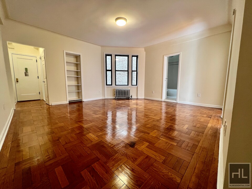 West 55th Street in New York, NY - Building Photo