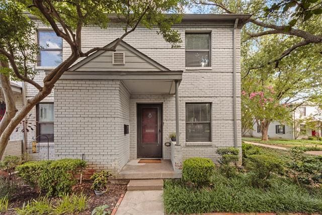property at 4930 N Hall St
