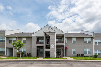 Shawnee Lake Apartments in Topeka, KS - Building Photo - Building Photo