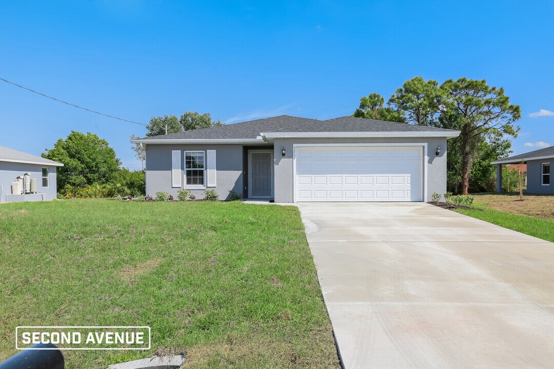 3710 17th St SW in Lehigh Acres, FL - Building Photo