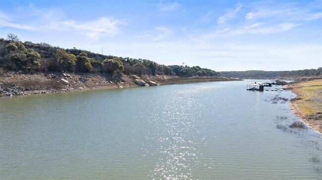 1201 Lakeshore Dr in Spicewood, TX - Building Photo - Building Photo