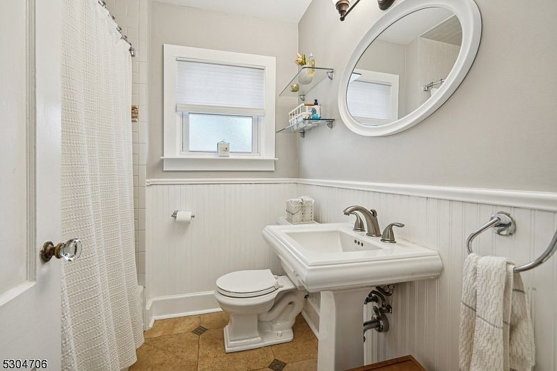 2 Oxford Terrace in West Orange, NJ - Building Photo