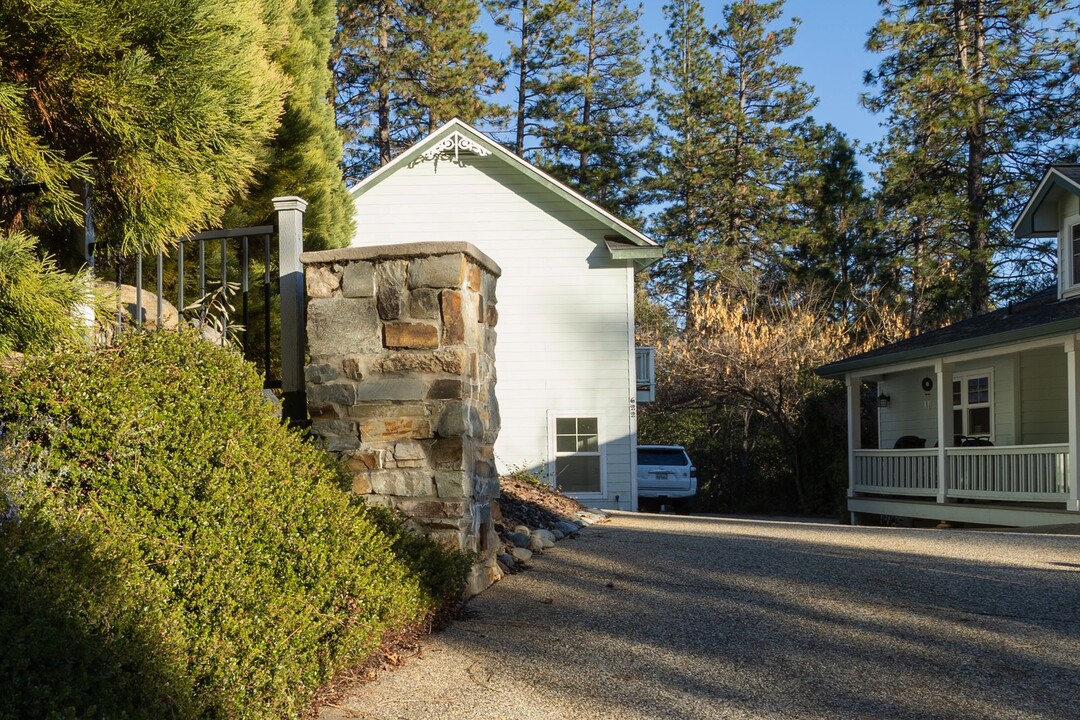 620-622 Chief Kelly Dr in Nevada City, CA - Building Photo