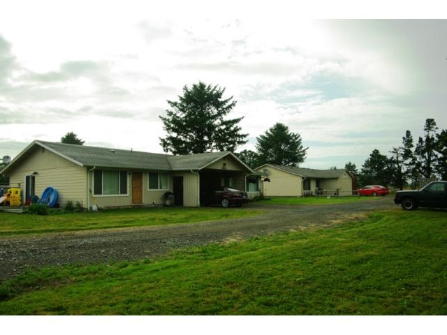 33549-33577 Carlson Dr in Gearhart, OR - Building Photo