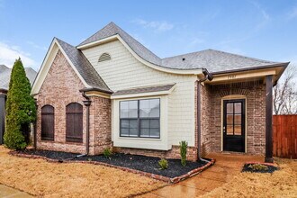 1981 Rochelle Ln in Cordova, TN - Foto de edificio - Building Photo