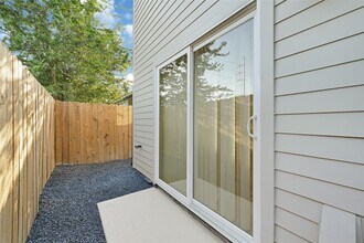327 Tite St in Houston, TX - Building Photo - Building Photo
